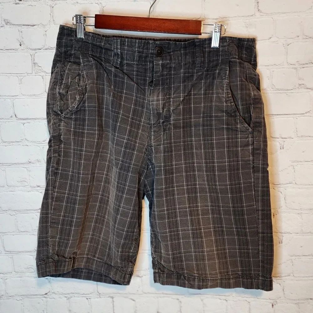 Men's American Eagle plaid shorts, size 34
